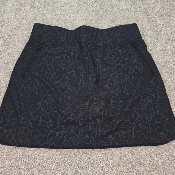 Orvis Pants - Orvis Womens Black Floral Active Skort Size Medium Zip Pockets Hiking Golf